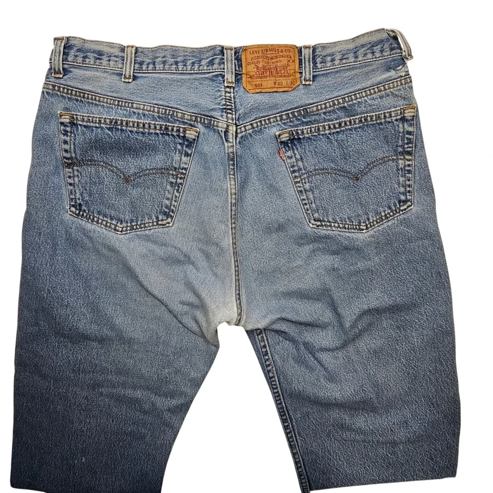 Vintage Levis 501 Mens Blue Light Wash Denim Jeans USA W40 L30 Button-fly